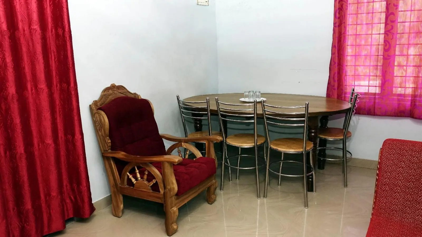 Cloud Vagamon 3 Bedroom Cottage ゲストハウス